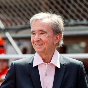 Milliardaire et patron de LVMH, le plus grand groupe de produits de luxe au monde, Bernard Arnault ne se refuse rien. 

Bernard Arnault lors du Grand Prix de Monaco. © Claudia Albuquerque/Bestimage