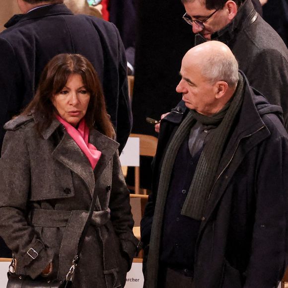 Anne Hidalgo, maire de Paris - Messe de consécration du mobilier liturgique de la cathédrale Notre-Dame de Paris, le 8 décembre 2024. Joyau de l’art gothique, lieu de culte et de culture, symbole universel de la France et de son histoire, la cathédrale de Notre-Dame de Paris rouvre ses portes les 7 et 8 décembre, cinq ans après le terrible incendie ravageur, survenu le 15 avril 2019. 
© Cyril Moreau / Bestimage