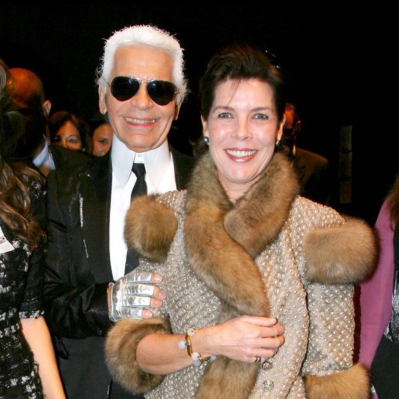 Le Manoir du Mée, situé à 50 minutes de Paris, est une élégante demeure du XVIIIe siècle de 500 m² ayant appartenu à Karl Lagerfeld et à la princesse Caroline de Monaco. 

Karl Lagerfeld et la princesse Caroline de Hanovre – défilé Paris, Monte-Carlo pour présenter la nouvelle collection Croisière de Chanel, à l’Opéra Garnier de Monaco dans le cadre des Nijinsky Awards. OLIVIER BORDE / BESTIMAGE