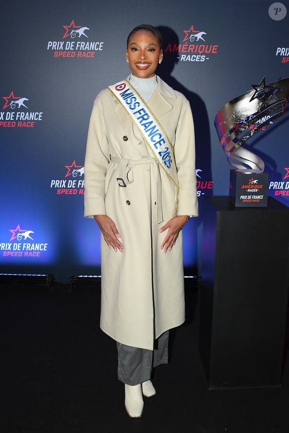 Angelique Angarni Filopon, Miss France 2025 présente à l'Hippodrome Paris Vincennes pour remettre au vainqueur le Prix de France, Vincennes, France le 26 janvier 2025.
Crédit : LIONEL URMAN  / BESTIMAGE