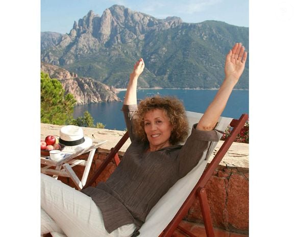 Yves et Noëlle ne sont pas les seuls artistes séduits par l’île : Mireille Dumas, elle aussi, y a trouvé son havre de paix.


Mireille Dumas, à Porto, en Corse. Photo by Max Colin/ABACAPRESS.COM