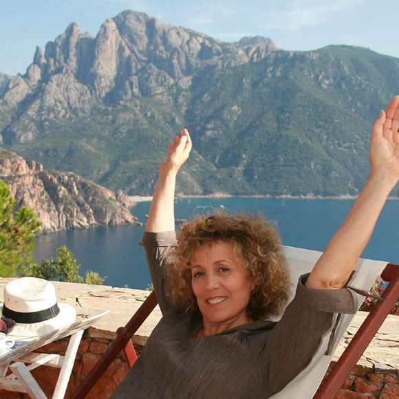 Yves et Noëlle ne sont pas les seuls artistes séduits par l’île : Mireille Dumas, elle aussi, y a trouvé son havre de paix.


Mireille Dumas, à Porto, en Corse. Photo by Max Colin/ABACAPRESS.COM