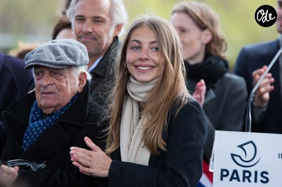Stella Eva Angelina Belmondo assiste à l'inauguration de la promenade Jean-Paul Belmondo sur le pont de Bir Hakeim, sous la voûte du viaduc du Passy, à Paris, en France, le 12 avril 2023. Photo de Nasser Berzane/ABACAPRESS.COM