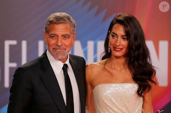 Il a tout simplement indiqué qu'en 11 ans de vie commune, il ne s'est jamais disputé avec son épouse !

George et Amal Clooney arrivent à la première du film "The Tender Bar" pendant le 65ème festival du film de Londres le 10 octobre 2021.
©Backgrid UK/ Bestimage