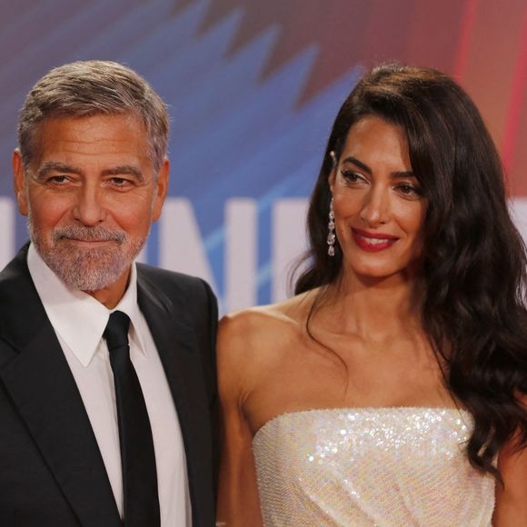 Il a tout simplement indiqué qu'en 11 ans de vie commune, il ne s'est jamais disputé avec son épouse !

George et Amal Clooney arrivent à la première du film "The Tender Bar" pendant le 65ème festival du film de Londres le 10 octobre 2021.
©Backgrid UK/ Bestimage