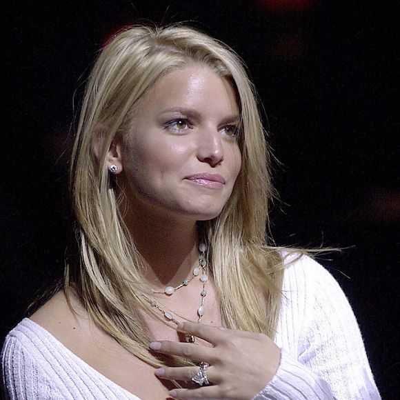Jessica Simpson a connu un beau succès, dans les années 2000, en tant que chanteuse, mais aussi comédienne.

Jessica Simpson, juge au casting Song Airlines, à New York, en 2003. AGENCE / BESTIMAGE