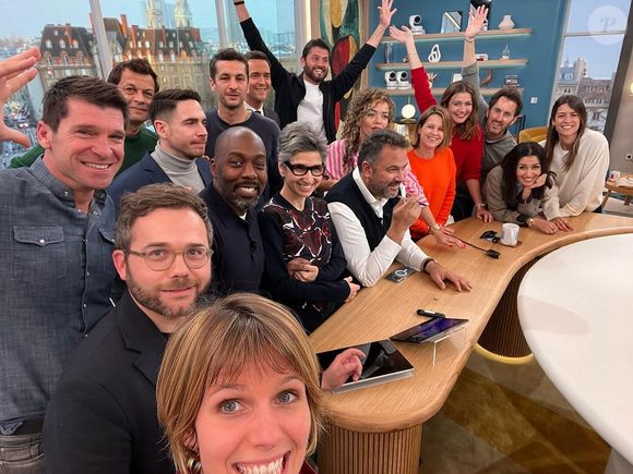 Bruce Toussaint et l'équipe de "Bonjour !", la matinale de TF1, notamment Garance Pardigon, Karima Charni, Laurent Mariotte, Hélène Mannarino et Christophe Beaugrand. Compte Instagram Garance Pardigon
