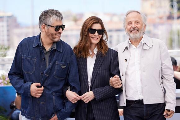 Le réalisateur Christophe Honoré, Chiara Mastroianni, Fabrice Luchini - Photocall du film "Marcello Mio" (Compétition) lors du 77ème Festival International du Film de Cannes (14 - 25 mai 2024), le 22 mai 2024. 
© Moreau / Jacovides / Bestimage