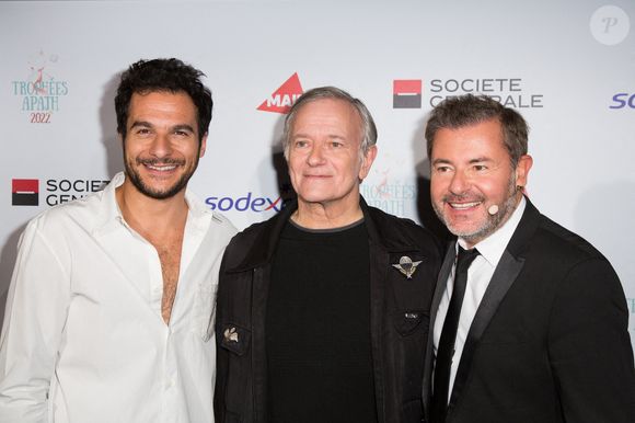 Amir Haddad, Francis Huster, Jerome Anthony assistent à la remise du trophée APAJH 2022 au Carrousel du Louvre le 21 novembre 2022 à Paris, France. Photo par Nasser Berzane/ABACAPRESS.COM