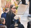 Théa travaille dans la télévision et la vidéo depuis 2015, en tant que “responsable de la production vidéo” pour l’entreprise Inbound à Oslo.

Anna, la petite-fille de Brigitte Bardot avec ses enfants arrivant à l'église Notre-Dame de l'Assomption, pour la cérémonie funéraire de l'actrice française Brigitte Bardot, à Saint-Tropez, dans le sud-est de la France, le 7 janvier 2026. Photo par Julien Reynaud/APS-Medias/ABACAPRESS.COM