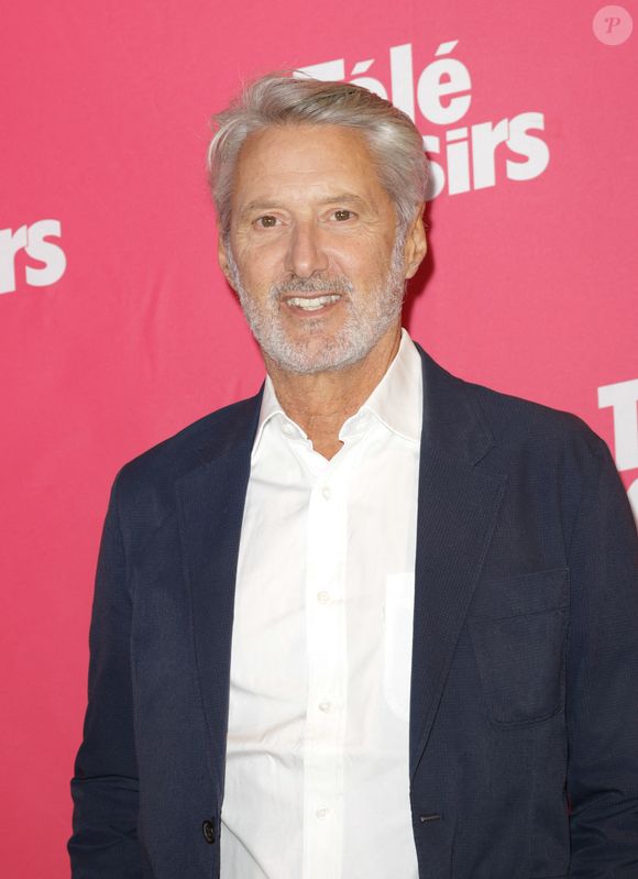 Louis et Emma ont opté pour des carrières médiatisées dans le cinéma et la réalisation.

Antoine de Caunes - Photocall de la soirée "Télé Loisirs Awards 2025" au Jardin d'Acclimatation à Paris le 23 septembre 2025. © Coadic Guirec/Bestimage