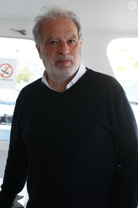 Il garde aujourd’hui le souvenir d’une relation sincère.

Raphaël Mezrahi - Enregistrement de l'émission "Woof! Messi au festival de Cannes" qui sera mulmti-diffusée sur France 2, France 3, TV5 Monde et Culturebox sur le bateau Arte  lors du 77ème Festival International du Film de Cannes, France, le 16 mai 2024. © Christophe Clovis/Bestimage