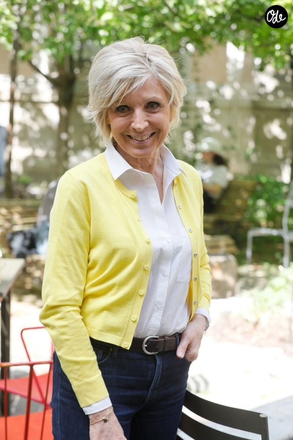 Evelyne Dhéliat (TF1 & LCI) - Les présentateurs météo français donnent le "feu vert" officiel de la 19ème édition du Forum International de la Météo et Climat (FIM) à l'académie du climat (anciennement Mairie du IVe arrondissement) à Paris, France, le 6 mai 2022. © Christophe Clovis / Bestimage
