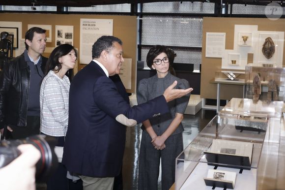 Désormais, grâce au soutien de Marc Ladreit de Lacharrière, ce ne sont plus une, mais deux expositions qui seront présentés chaque année au sein du musée, dans la galerie qui porte son nom, se réjouissent les services du ministère de la Culture, dans un communiqué.

Signature de la 2ème convention entre Fimalac et le Musée du Quai Branly, en présence de Marc Ladreit de Lacharrière, Rachida Dati et Emmanuel Kasarhérou, Paris, France, le 28 fevrier 2025. Jack Tribeca / Bestimage