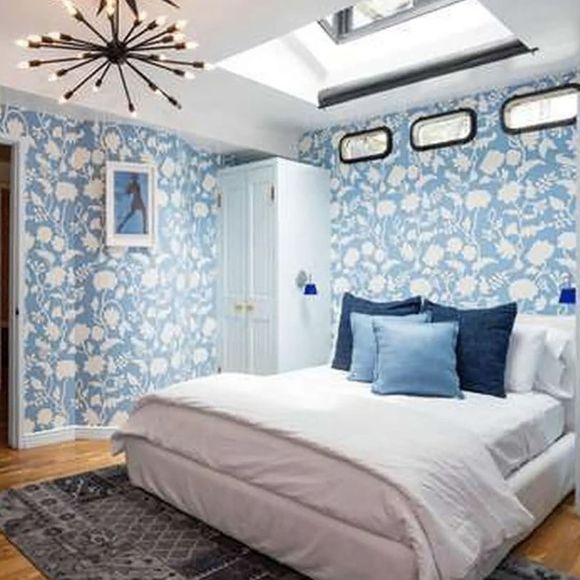 Il s'agit d'un superbe manoir de 622 mètres carrés, notamment composé de six chambres et sept salles de bains.

Lady Gaga vend sa maison de Los Angeles à Elizabeth Lizzy Jagger pour 6,5 millions de dollars. Anciennement acquise par F.Zappa, la propriété, composée de six chambres et cinq salles de bains, avait été achetée environ 5,3 millions de dollars par la chanteuse et actrice en 2016. Le 19 novembre 2021.
Backgrid UK/ Bestimage