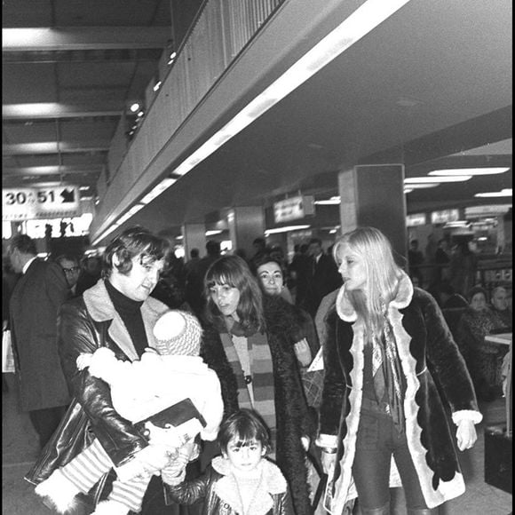 Jean-Jacques Debout, Chantal Goya et leurs enfants, Sylvie Vartan en 1969. © AGENCE / BESTIMAGE