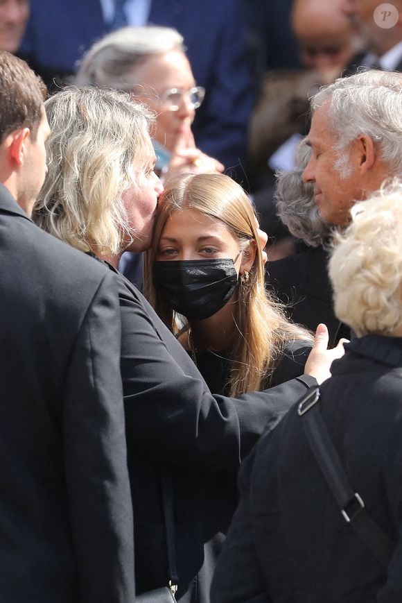 Luana et Stella Belmondo - Sorties - Obsèques de Jean-Paul Belmondo en l'église Saint-Germain-des-Prés, à Paris le 10 septembre 2021.
© Dominique Jacovides / Bestimage