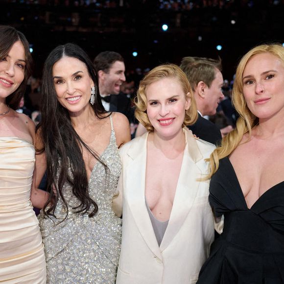 Il est soutenu par son ex Demi Moore et leurs filles

Le 2 mars 2025, Los Angeles, Californie, USA : Scout LaRue Willis, Demi Moore, Tallulah Willis et Rumer Willis lors de la 97ème cérémonie des Oscars au Dolby Theatre at Ovation Hollywood. Photo by AMPAS/ZUMA Press Wire/ABACAPRESS.COM