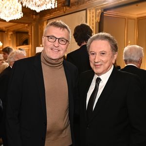 Exclusif - Michel Drucker et Laurent Ruquier. M.Drucker reçoit la médaille de Commandeur de la Légion d’honneur par le président de la République Française Emmanuel Macron au palais de l'Elysée à Paris, le 13 février 2025.
© Guillaume Gaffiot / Bestimage