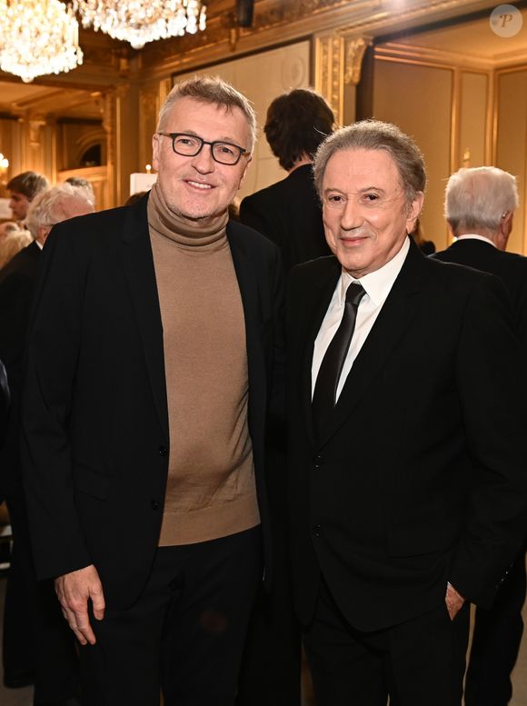 Exclusif - Michel Drucker et Laurent Ruquier. M.Drucker reçoit la médaille de Commandeur de la Légion d’honneur par le président de la République Française Emmanuel Macron au palais de l'Elysée à Paris, le 13 février 2025.
© Guillaume Gaffiot / Bestimage