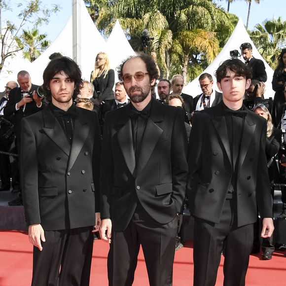 Thomas Bangalter (Daft Punk) et ses fils Tara-Jay et Roxan lors de la montée des marches du film "Amour Ouf" lors du 77ème Festival International du Film de Cannes (14 - 25 mai 2024), le 23 mai 2024. SGP / BESTIMAGE