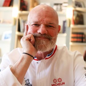 Exclusif - Le chef Philippe Etchebest dans les cuisines de son restaurant "Maison Nouvelle" à Bordeaux, le 11 avril 2025. ©Jean-Marc Lhomer/Bestimage.