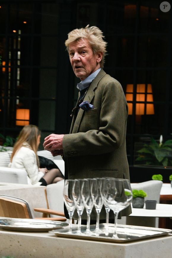 Info - Ernst-August de Hanovre hospitalisé à Madrid - Le prince Ernst-August (Ernest-Auguste) de Hanovre et sa compagne Claudia Stilianopoulos à la sortie d'un restaurant à Madrid le 23 mars 2022. ©Europa Press / Bestimage