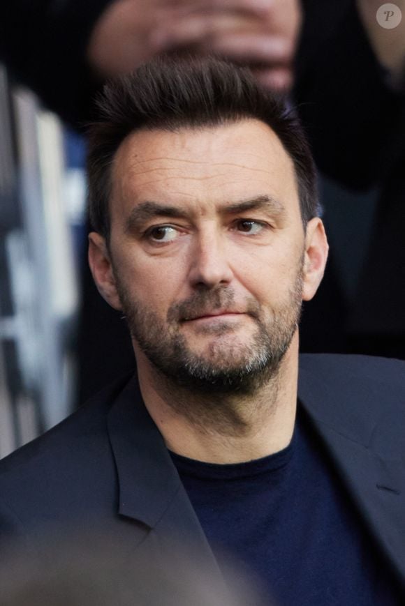 Le célèbre chef va devoir quitter sa compagne Déborah et leur fils Léo

Cyril Lignac - People lors du match de football Ligue 1 Uber Eats PSG Vs Ajaccio (5-0)  au Parc des Princes à Paris le 13 mai 2023.
© Cyril Moreau / Bestimage