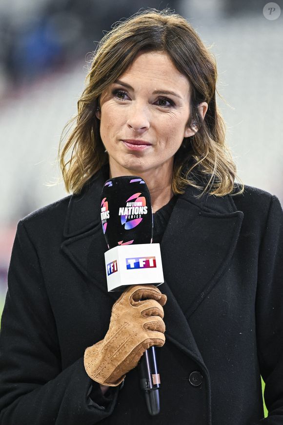 Isabelle Ithurburu, journaliste sur le plateau de TF1 lors du match de rugby de la Série des Nations d'automne XV France - Nouvelle-Zélande All Blacks au Stade de France à Saint-Denis près de Paris, France, le 16 novembre 2024. Photo de Victor Joly/ABACAPRESS.COM