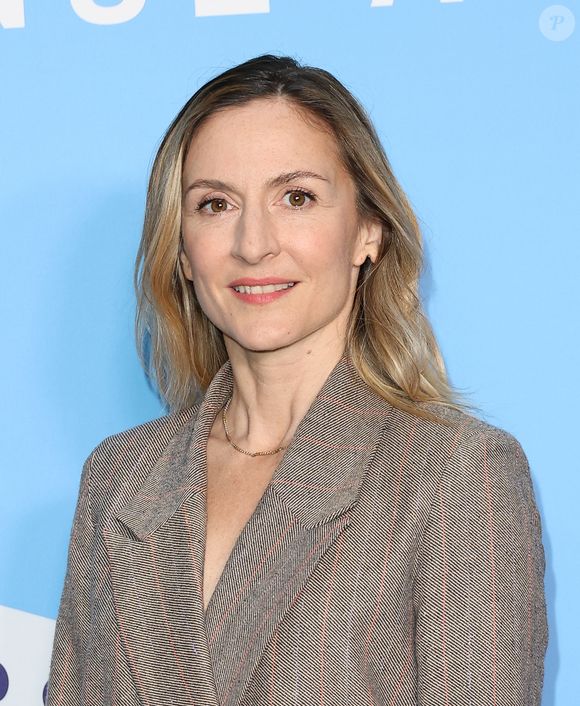 Fourmillant de projets, "Madame Figaro" lui consacre un grand entretien dans son numéro de juin 2026.

Camille Chamoux lors de l'avant-première du film "Terminal" au Cinéma Max Linder à Paris le 8 Avril 2024.

© Coadic Guirec/Bestimage