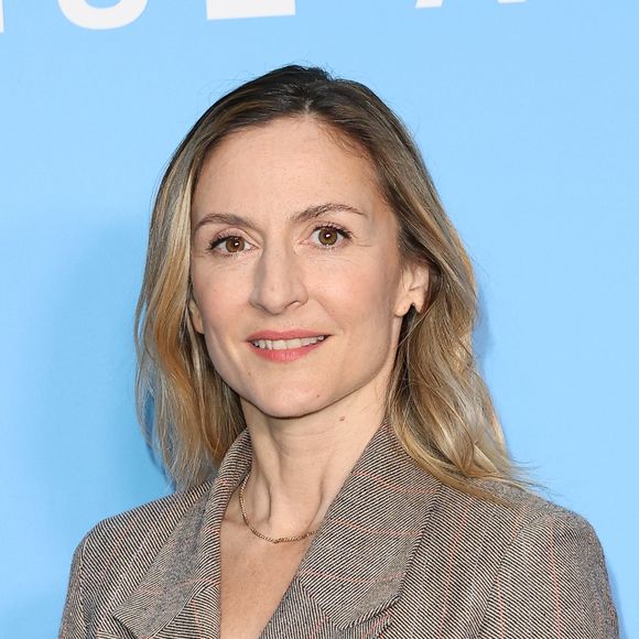 Fourmillant de projets, "Madame Figaro" lui consacre un grand entretien dans son numéro de juin 2026.

Camille Chamoux lors de l'avant-première du film "Terminal" au Cinéma Max Linder à Paris le 8 Avril 2024.

© Coadic Guirec/Bestimage