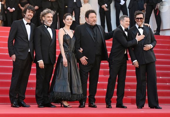 L'actrice française Marion Cotillard, le réalisateur Guillaume Canet, les acteurs Simon Jaquet, Luis Zahera, Leonardo Sbarglia et Denis Menochet assistent à la première de Karma au 79e Festival de Cannes à Cannes, France, le vendredi 15 mai 2026. Photo by Rune Hellestad/UPI/ABACAPRESS.COM