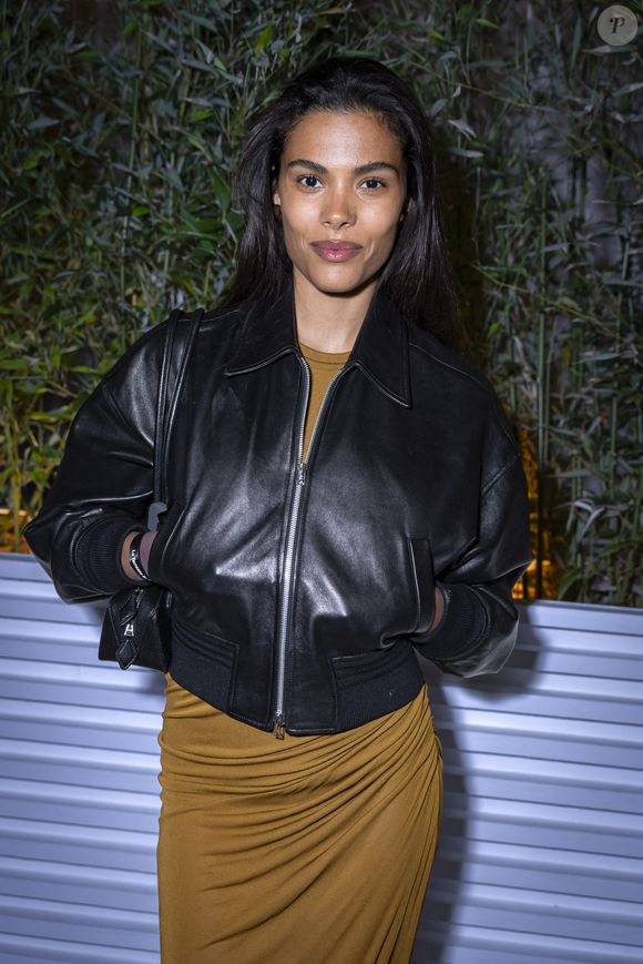 Pour une pub Lacoste, elle endosse le rôle de directrice artistique.

Tina Kunakey lors du dîner Dior X Madame Figaro à La Terrasse by Albane sur le toit de l'hôtel Marriott en marge du 78ème Festival International du Film de Cannes, France, le 17 mai 2025. © Olivier Borde/Bestimage