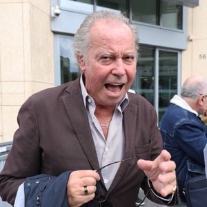 Exclusif - Michel Leeb à sa sortie des studios de RTL à Neuilly-sur-Seine, France, le 16 septembre 2024.