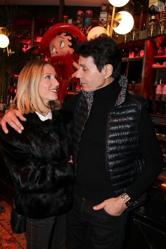 Exclusif - Jean-Luc Lahaye et sa compagne Paola lors d'une soirée de rencontre et de dédicace avec Alain Dopouridis au restaurant Lou Pitchoun's à Paris le 12 mars 2025.

© Philippe Baldini / Bestimage