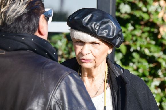 Yolande, la femme du défunt - Obsèques de Gilles Dreu au crématorium de Lavilledieu en Ardèche le 16 janvier 2025.
© Romain Doucelin / Bestimage