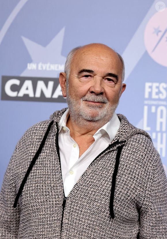 Gérard Jugnot - Tapis rouge lors du 29ème Festival International du Film de Comédie de l'Alpe d'Huez le 22 Janvier 2026. © Dominique Jacovides/Bestimage