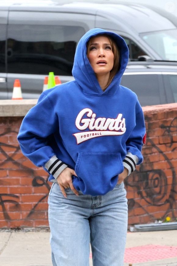 New Jersey - Jennifer Lopez sur le tournage à Hoboken, New Jersey, du film "Office Romance" le 21/04/2025

Photo : Backgrid USA / Bestimage