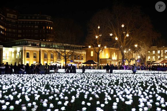 La princesse de Galles visite le jardin Ever After à l'hôpital Royal Marsden. Le jardin est composé de 30 000 roses illuminées que les membres du public peuvent dédier à un membre de leur famille en soutien à la Royal Marsden Cancer Charity à Londres, Angleterre, Royaume-Uni, le 13 décembre 2025. Photo by Toby Shepheard/Kensington Palace/Avalon/ABACAPRESS.COM