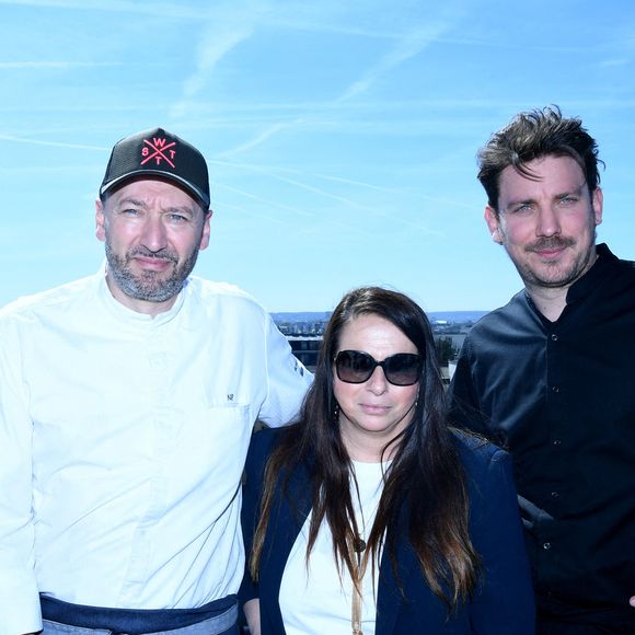 Exclusif - la cheffe Philippine Jaillet (top chef), Nicolas Pastot,, Laetitia Elmaleh, directrice du Kimpton St Honoré Paris, le chef Charles Neyers (top chef) - Le rooftop du Kimpton St Honoré Paris accueille tous les dimanches "Fifi & Charles" (les chefs Philippine Jaillet et Charles Neyers). Le 9 avril 2025. © Rachid Bellak / Bestimage