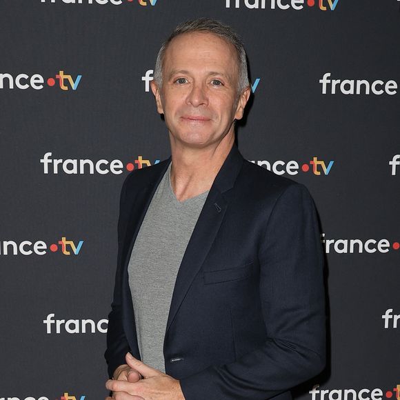 Cette image de Samuel Etienne est issue d'un live Twitch diffusé il y a trois ans.

Conférence de presse du Téléthon 2023 à Paris le 15 novembre 2023. © Coadic Guirec/Bestimage