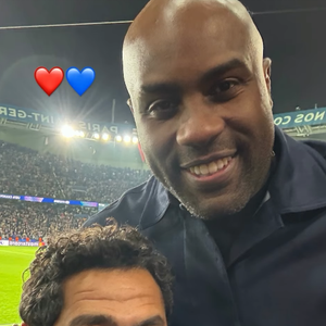 Une belle soirée de complicité entre le père et son adolescent, lesquels ont aussi croisé la route du géant du judo tricolore, Teddy Riner. 

Jamel Debbouze en tribunes du parc des Princes pour voir le match PSG-FC Barcelone