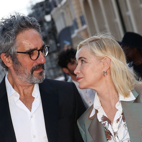 Frédéric Chaudier et Emmanuelle Béart au tapis rouge du 38ème festival du film de Cabourg, France, le 14 juin 2024. Les Journées romantiques du 38ème Festival du film de Cabourg (Calvados) auront lieu du 12 au 16 juin. © Coadic Guirec/Bestimage