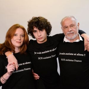 Exclusif - Francis Perrin, sa femme Gersende et leur fils Louis atteint d'autisme, à Paris, le 7 et 8 février 2016. © Rachid Bellak