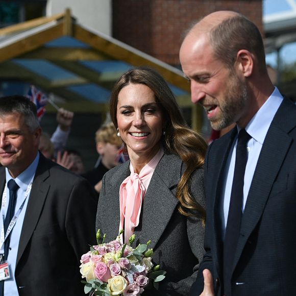 Le Prince et la Princesse de Galles lors d'une visite à la Farnborough Road Infant and Junior School à Birkdale, Southport, où Elsie Dot Stancombe était élève, pour parler aux enseignants de l'impact de l'école sur l'attentat de Southport en 2024, et du soutien que l'école maternelle et le collège associé ont apporté aux élèves, au personnel et à la communauté locale, le 23 septembre 2025 à Southport, Royaume-Uni.  © Mulholland Eddie/PA Photos/ABACA