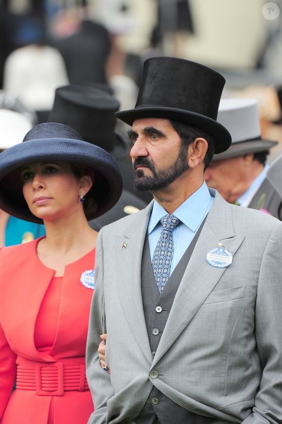 C’est dans dans ce lieu que Mohammed ben Rachid Al Maktoum, émir de Dubaï et vice-président des Émirats arabes unis, avait fait une jolie acquisition. 

Archives - Le cheikh Mohammed ben Rachid al-Maktoum et la princesse Haya - Ascot 15 juin 2011 © Backgrid UK/ Bestimage