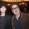 Et elle sait que c'est trop et elle aimerait plus profiter et se lâcher
Charlotte Gainsbourg et son compagnon Yvan Attal - Soirée de mobilisation "L'Europe contre l'antisémitisme" au théâtre Antoine à Paris le 3 juin 2024. © Cédric Perrin/Bestimage