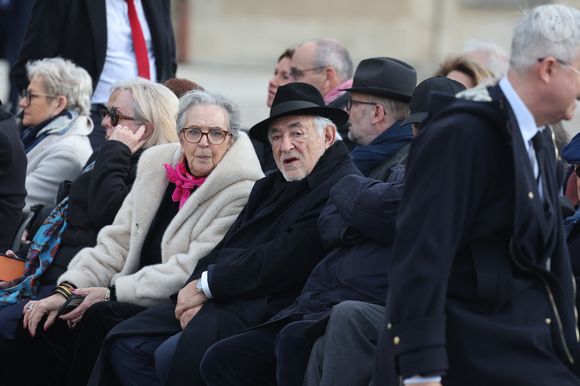 Dominique Strauss-Kahn a néanmoins pris la parole devant les médias, évoquant avec émotion la disparition de Lionel Jospin.

Dominique Strauss-Kahn (DSK) - Hommage national rendu à l'ancien Premier ministre français Lionel Jospin à l'Hôtel des Invalides à Paris le 26 mars 2026. Dominique Jacovides/Bestimage