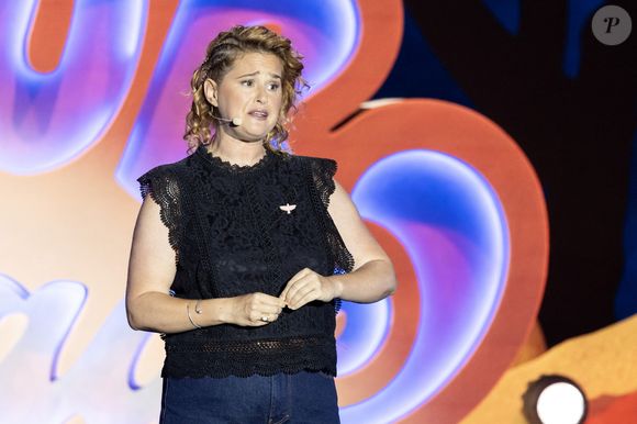 Exclusif - Elodie Poux - Enregistrement de l'émission "L'humour à la plage" pour la 2eme édition du festival de Juan les Pins à la pinède Gould le 27 juin 2025.  © Bruno Bebert / Bestimage