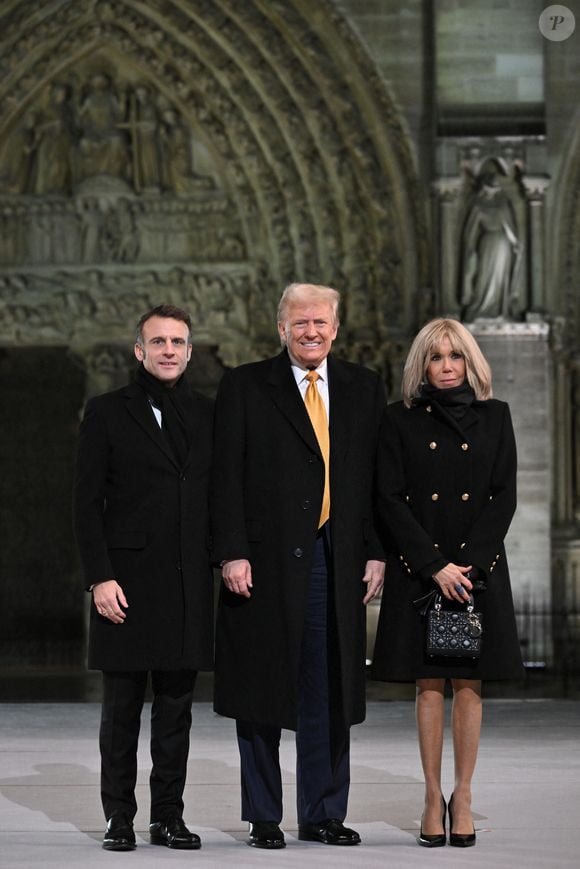 Emmanuel Macron, président de la République Française Donald Trump, 47e président des Etats-Unis et Brigitte Macron - Arrivées à la cérémonie de réouverture de la cathédrale Notre-Dame de Paris, le 7 décembre 2024. Joyau de l’art gothique, lieu de culte et de culture, symbole universel de la France et de son histoire, la cathédrale de Notre-Dame de Paris rouvre ses portes les 7 et 8 décembre, cinq ans après le terrible incendie qui l’avait ravagée le 15 avril 2019. © Bestimage© Eliot Blondet/Pool/Bestimage